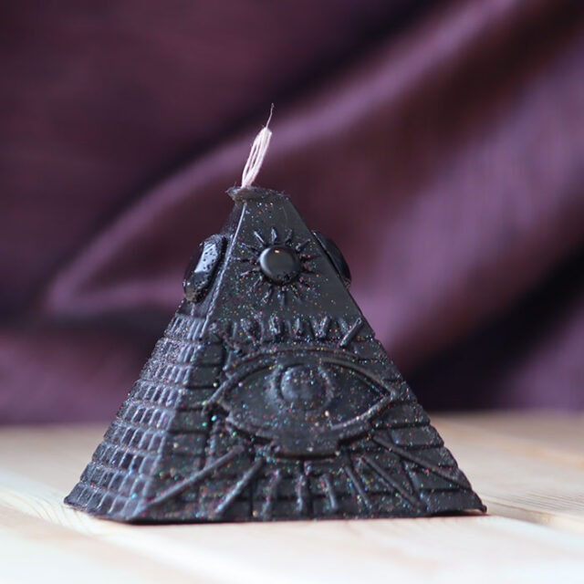 свеча пирамида